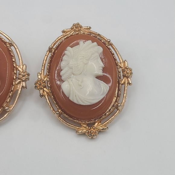 Vintage Cameo Brooch Lot Of 3 Resin Gold Tone - Picture 3 of 8